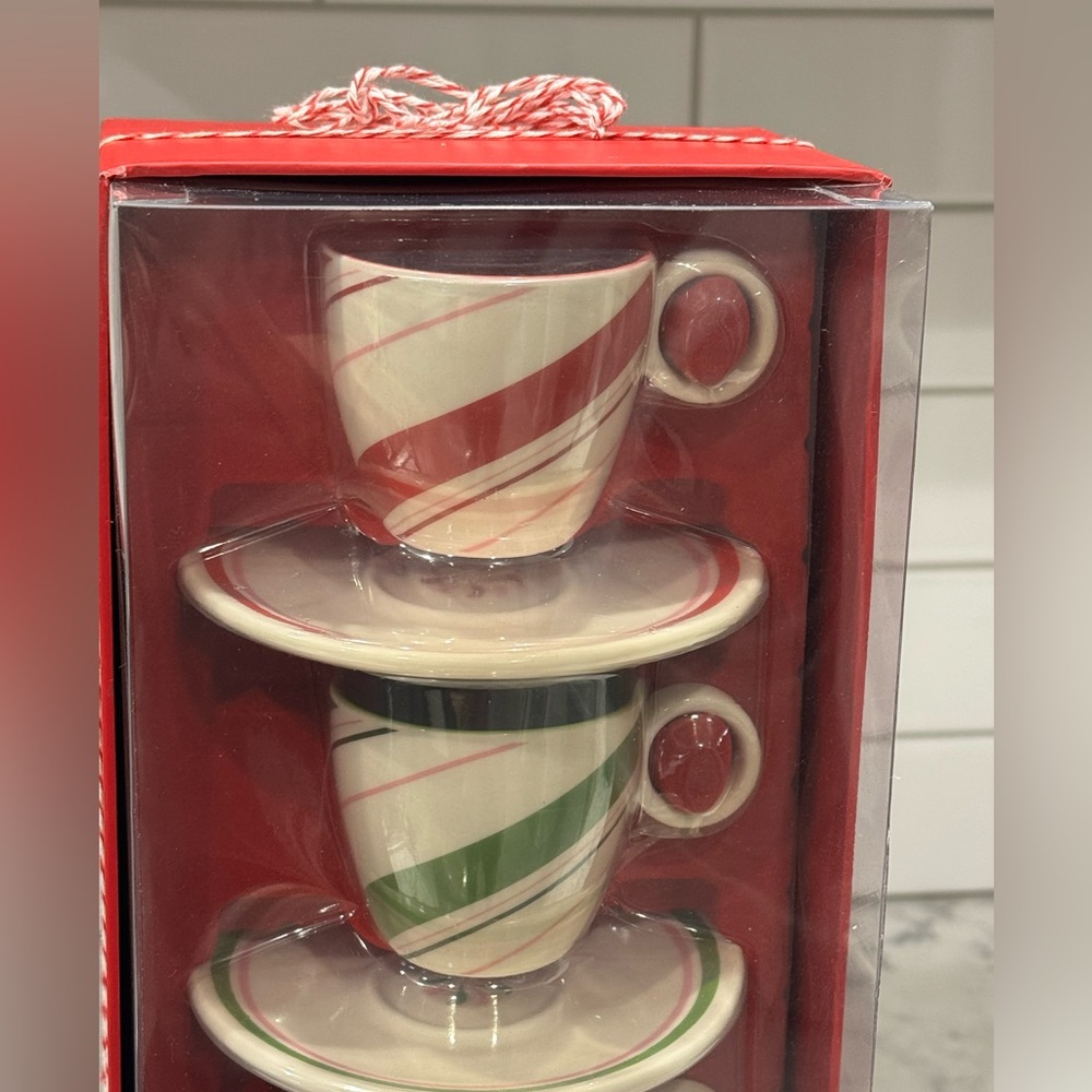 Starbucks 2007 Holiday Espresso Mugs Saucer Plates Candy Stripe Set of 4 - Picture 2 of 8